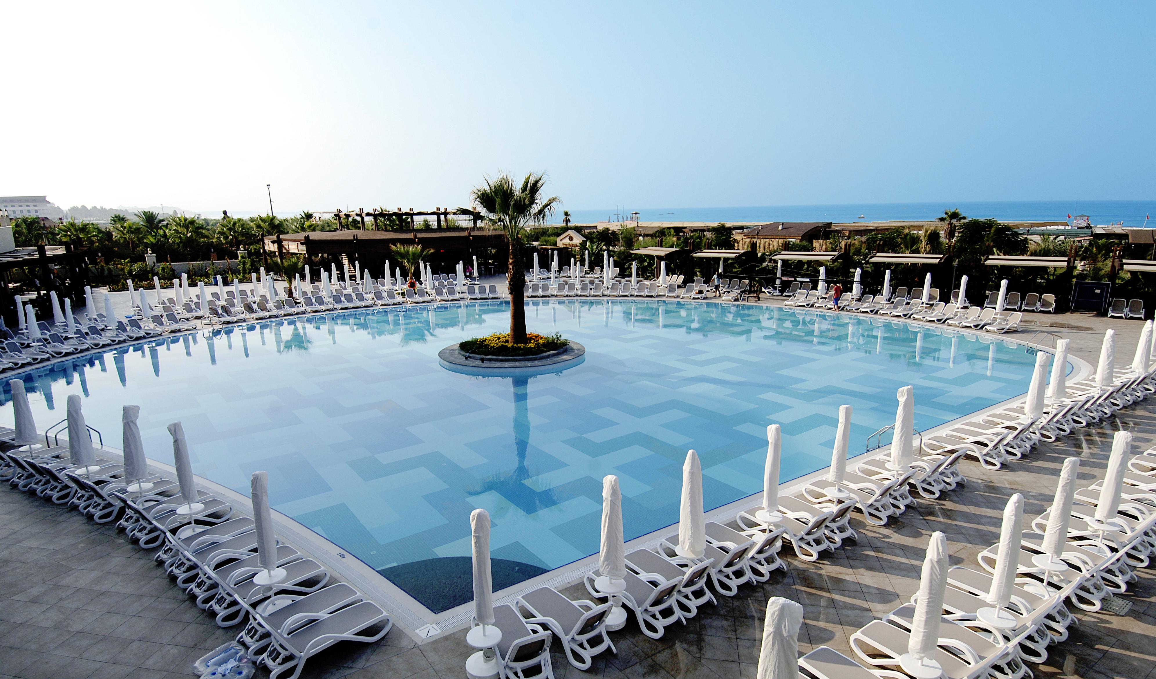 Seamelia & Resort Side